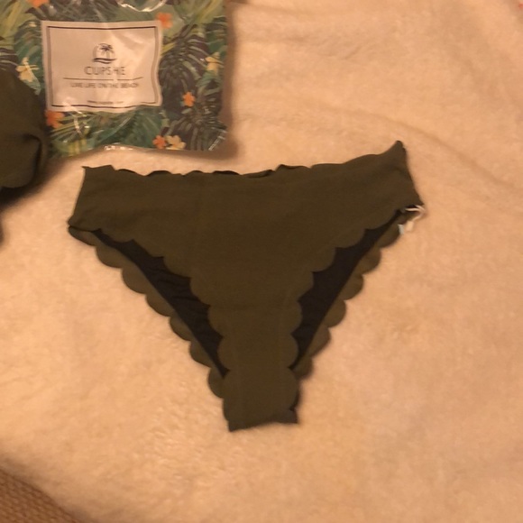 Cupshe Two Piece Bathing Suit - New with tags! - Picture 5 of 7